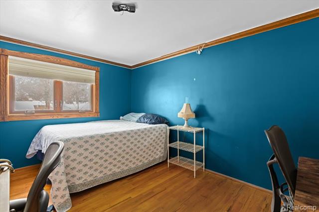 Builiding view sixteen for 14530 Gary, Livonia, MI. 48154