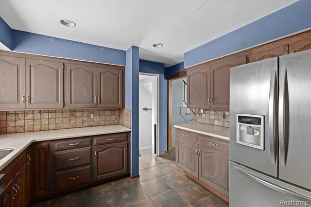 Builiding view ten for 14530 Gary, Livonia, MI. 48154