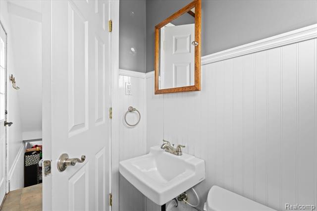 Builiding view twelve for 14530 Gary, Livonia, MI. 48154