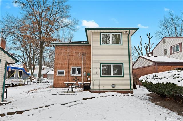 Builiding view twenty one for 14530 Gary, Livonia, MI. 48154