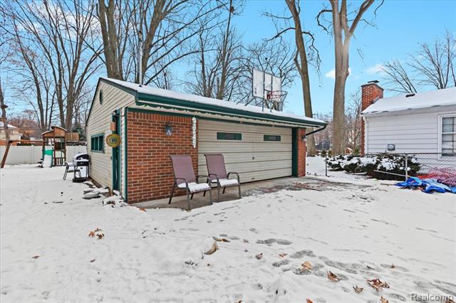 Builiding view twenty three for 14530 Gary, Livonia, MI. 48154