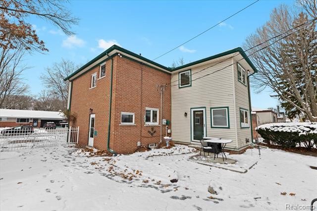 Builiding view twenty for 14530 Gary, Livonia, MI. 48154