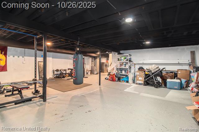 Builiding view twenty for 33040 Allen, Livonia, MI. 48154
