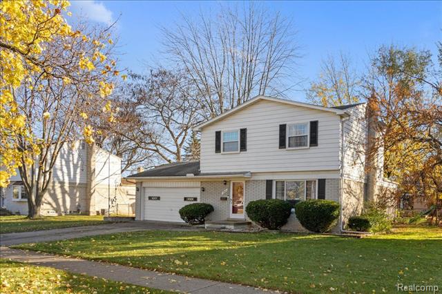 front view for 29631 Lyndon, Livonia, Mi. 48154