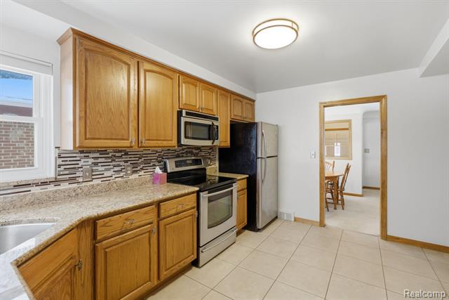 Builiding view eight for 26062 Elsinore, Redford, MI. 48239