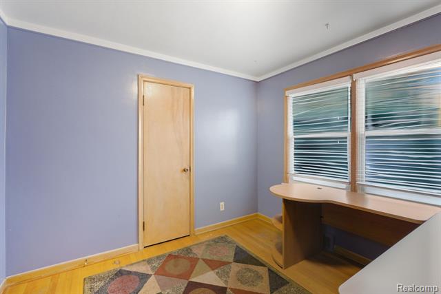 Builiding view seventeen for 26062 Elsinore, Redford, MI. 48239