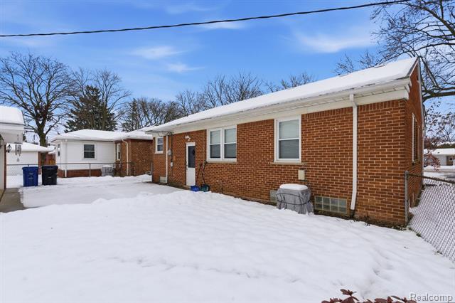 Builiding view twenty seven for 26062 Elsinore, Redford, MI. 48239