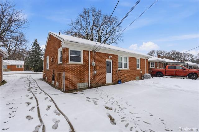 Builiding view twenty six for 26062 Elsinore, Redford, MI. 48239