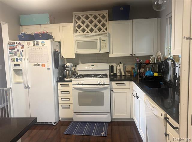 Builiding view eight for 29109 Perth, Livonia, MI. 48154