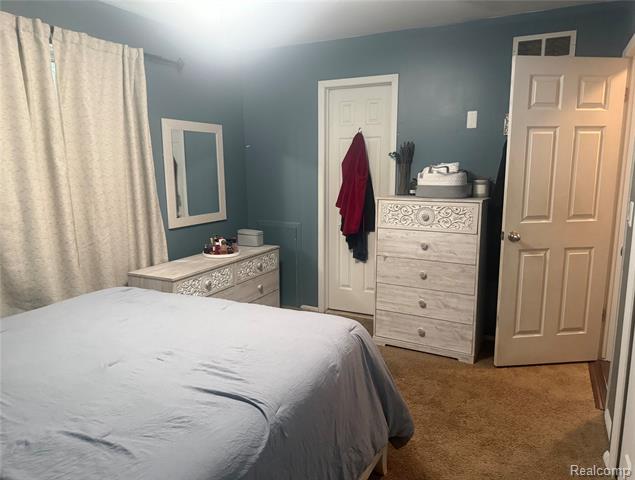 Builiding view nineteen for 29109 Perth, Livonia, MI. 48154