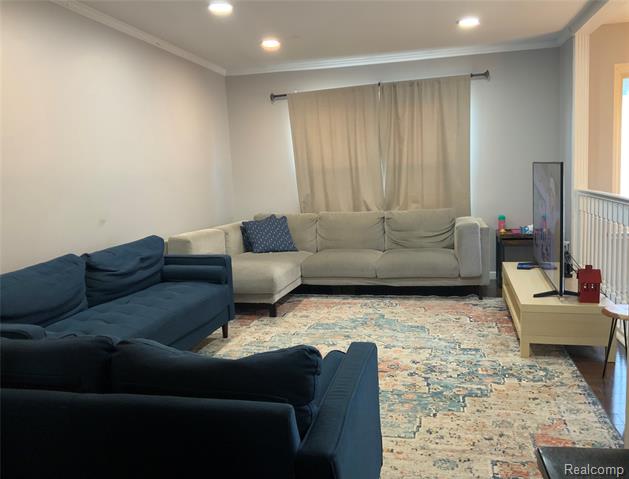 Builiding view sixteen for 29109 Perth, Livonia, MI. 48154