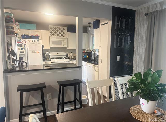 Builiding view ten for 29109 Perth, Livonia, MI. 48154