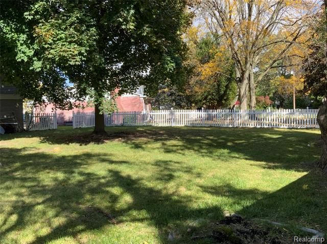 Builiding view thirty two for 29109 Perth, Livonia, MI. 48154