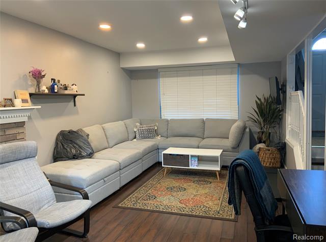 Builiding view three for 29109 Perth, Livonia, MI. 48154