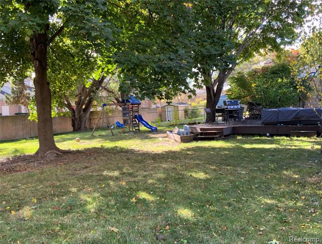 Builiding view twenty five for 29109 Perth, Livonia, MI. 48154