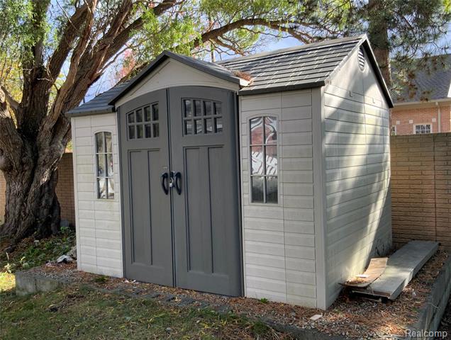 Builiding view twenty nine for 29109 Perth, Livonia, MI. 48154