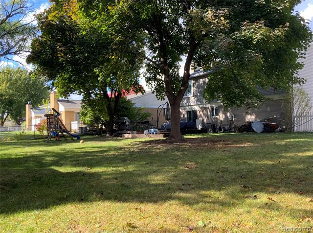 Builiding view twenty seven for 29109 Perth, Livonia, MI. 48154