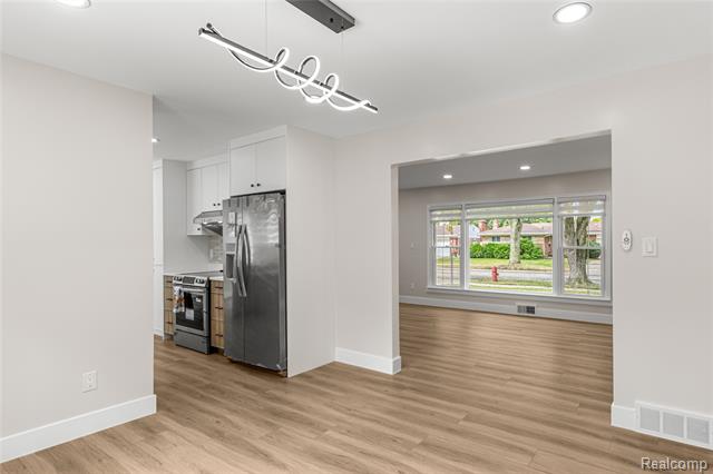 Builiding view five for 29729 Buckingham, Livonia, MI. 48154