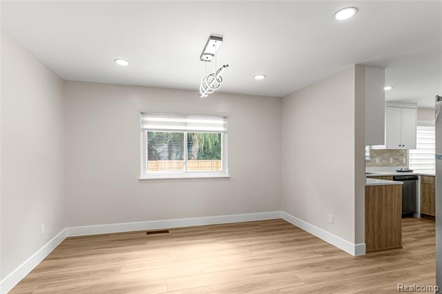Builiding view four for 29729 Buckingham, Livonia, MI. 48154