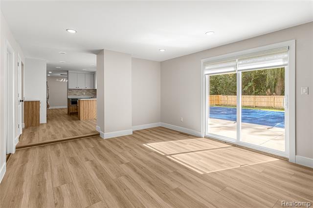 Builiding view fourteen for 29729 Buckingham, Livonia, MI. 48154