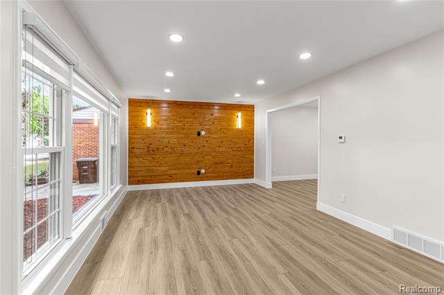Builiding view one for 29729 Buckingham, Livonia, MI. 48154