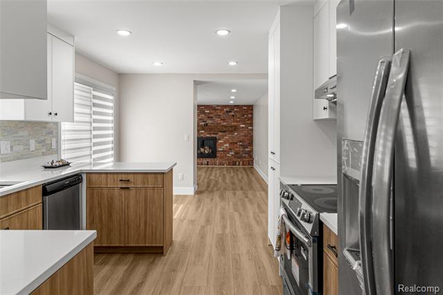 Builiding view seven for 29729 Buckingham, Livonia, MI. 48154
