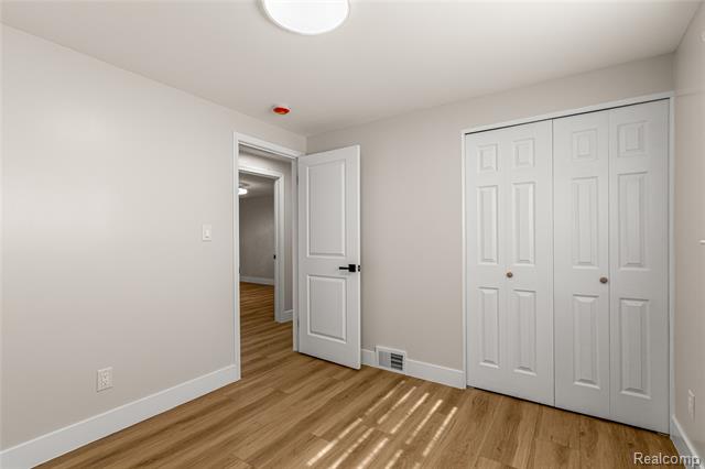 Builiding view seventeen for 29729 Buckingham, Livonia, MI. 48154