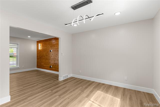 Builiding view six for 29729 Buckingham, Livonia, MI. 48154