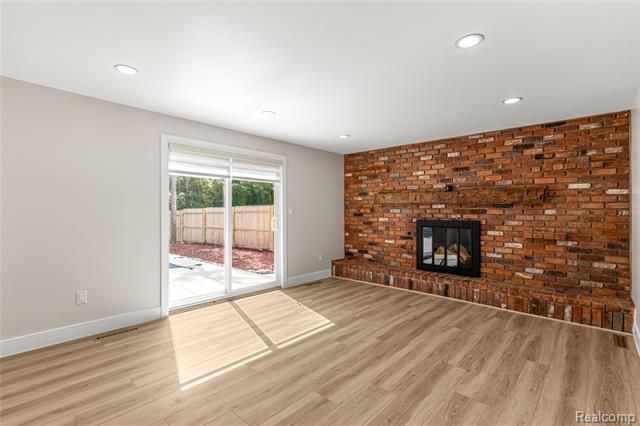 Builiding view thirteen for 29729 Buckingham, Livonia, MI. 48154