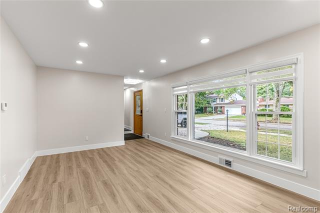 Builiding view three for 29729 Buckingham, Livonia, MI. 48154