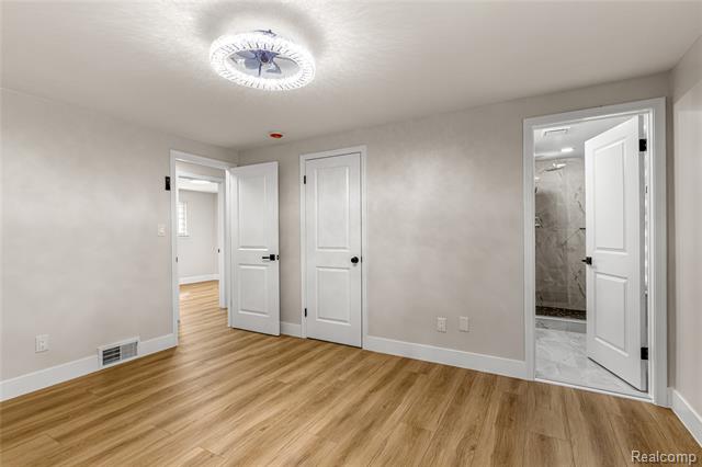 Builiding view twenty two for 29729 Buckingham, Livonia, MI. 48154