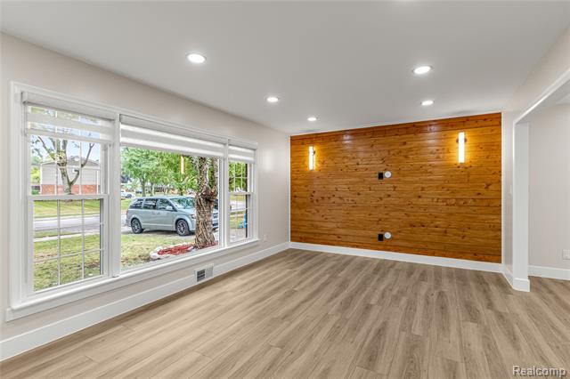 Builiding view two for 29729 Buckingham, Livonia, MI. 48154