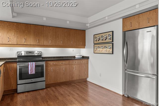 Builiding view ten for 31126 Grennada, Livonia, MI. 48154