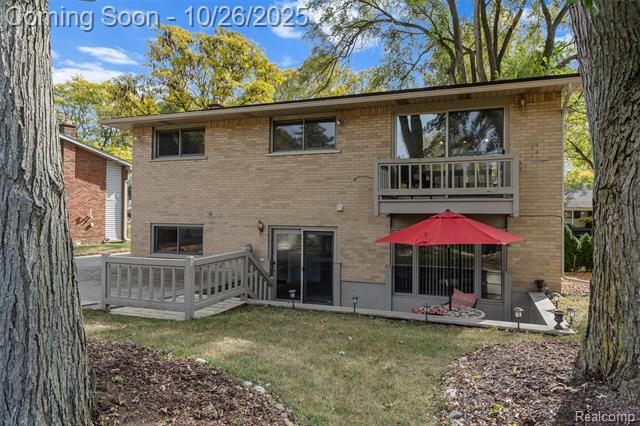 Builiding view twenty five for 31126 Grennada, Livonia, MI. 48154