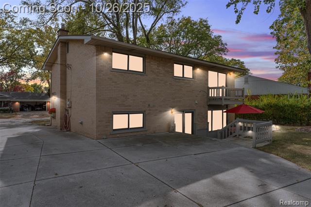 Builiding view twenty three for 31126 Grennada, Livonia, MI. 48154