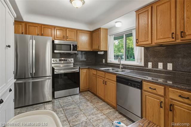 Builiding view fourteen for 30831 Lyndon, Livonia, MI. 48154