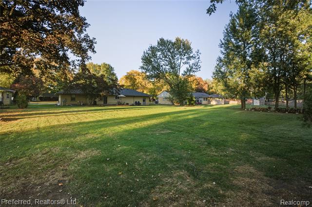 Builiding view thirty four for 30831 Lyndon, Livonia, MI. 48154