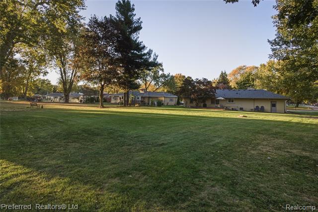 Builiding view thirty seven for 30831 Lyndon, Livonia, MI. 48154