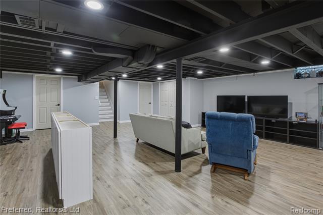 Builiding view twenty four for 30831 Lyndon, Livonia, MI. 48154