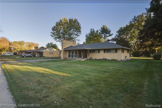 Builiding view twenty six for 30831 Lyndon, Livonia, MI. 48154