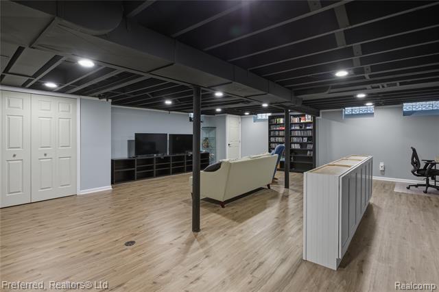 Builiding view twenty three for 30831 Lyndon, Livonia, MI. 48154