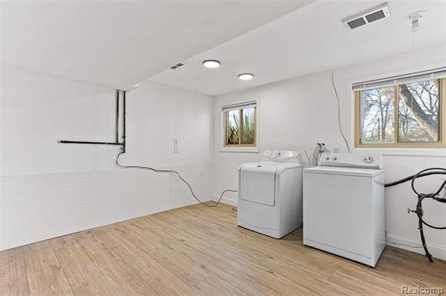 Builiding view eighteen for 14488 Summerside, Livonia, MI. 48154