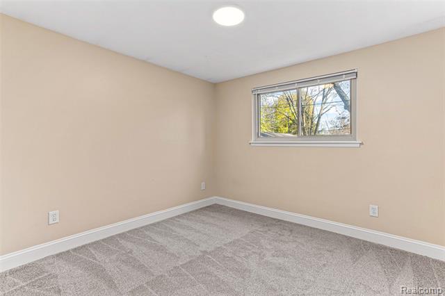 Builiding view eleven for 14488 Summerside, Livonia, MI. 48154