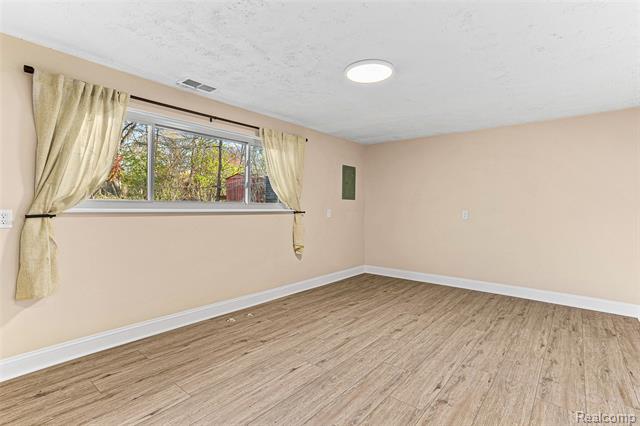 Builiding view fifteen for 14488 Summerside, Livonia, MI. 48154