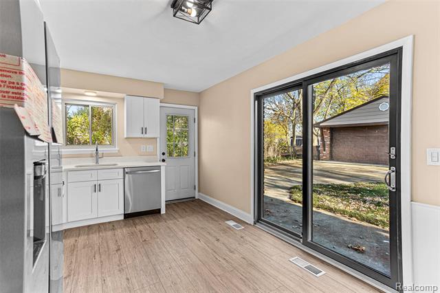 Builiding view five for 14488 Summerside, Livonia, MI. 48154