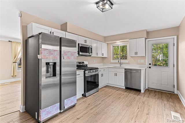 Builiding view four for 14488 Summerside, Livonia, MI. 48154