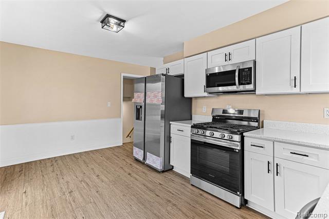 Builiding view six for 14488 Summerside, Livonia, MI. 48154