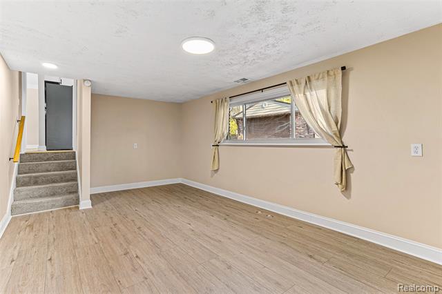 Builiding view sixteen for 14488 Summerside, Livonia, MI. 48154