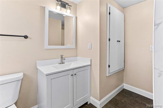 Builiding view ten for 14488 Summerside, Livonia, MI. 48154