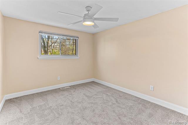 Builiding view twelve for 14488 Summerside, Livonia, MI. 48154